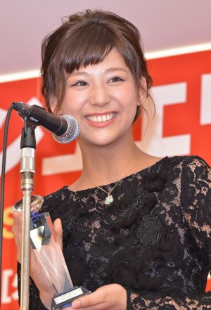 西内まりや、第1回 クリスマス ジュエリー プリンセス賞・表彰式にて