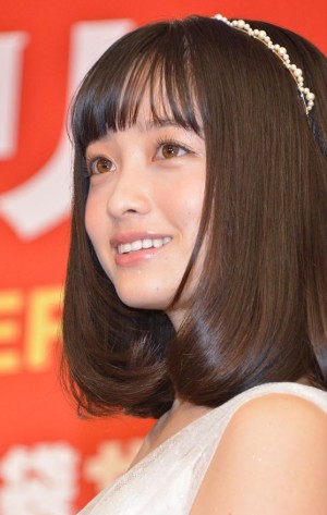橋本環奈、第1回 クリスマス ジュエリー プリンセス賞・表彰式にて