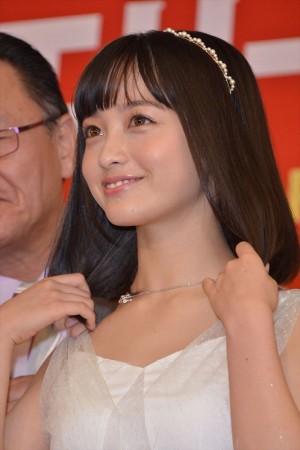 橋本環奈、第1回 クリスマス ジュエリー プリンセス賞・表彰式にて