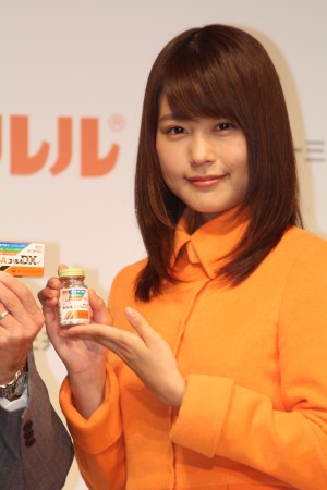 かぜ薬「ルル」のイメージガールに選ばれ、新CM発表会に登場した有村架純