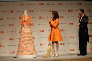 かぜ薬「ルル」のイメージガールに選ばれ、新CM発表会に登場した有村架純