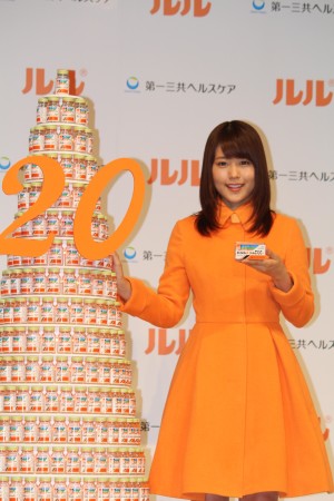 かぜ薬「ルル」のイメージガールに選ばれ、新CM発表会に登場した有村架純