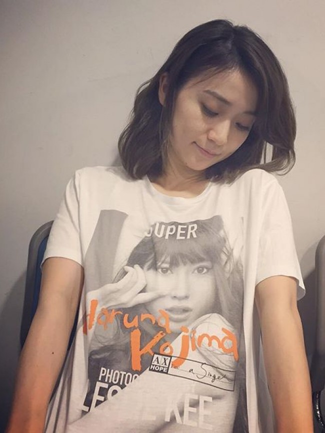 大島優子、“こじはる”Tシャツで舞台稽古