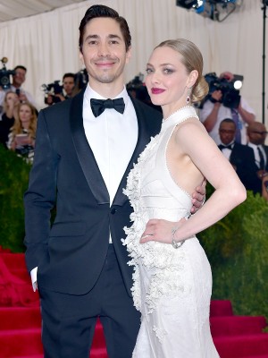 ジャスティン・ロング＆アマンダ・セイフライド、2015年5月開催のイベントにて