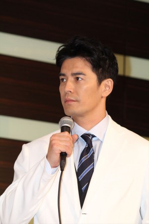 ドラマ『無痛～診える眼～』制作発表会に登壇した伊藤英明