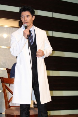 ドラマ『無痛～診える眼～』制作発表会に登壇した伊藤英明