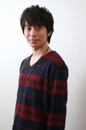 『新★乾杯戦士アフターV』でレッドに扮する、村井良大