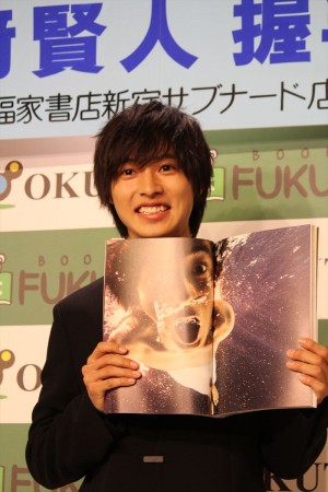 メモリアルブック「Scen＃20」発売イベントに登場した山崎賢人