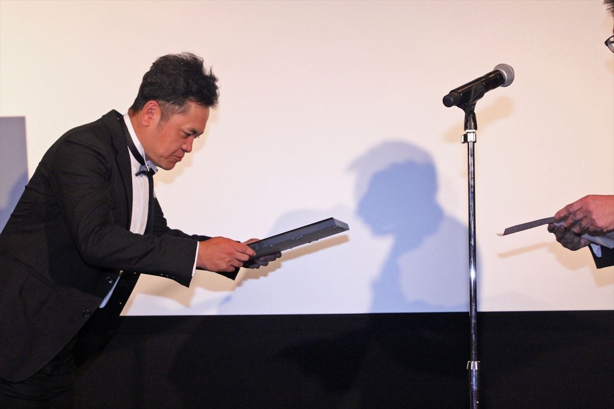 有田哲平、芸人の結婚ラッシュに「みんな裏切っていく」ローラとは1年連絡ナシ