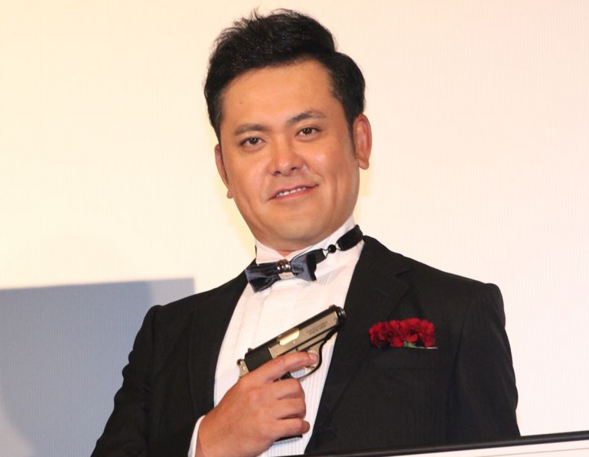『007 スペクター』公式アンバサダーに就任したくりぃむしちゅーの有田哲平