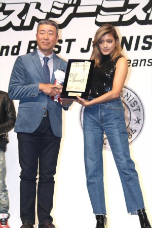 「ベストジーニスト2015」発表会に出席したローラ