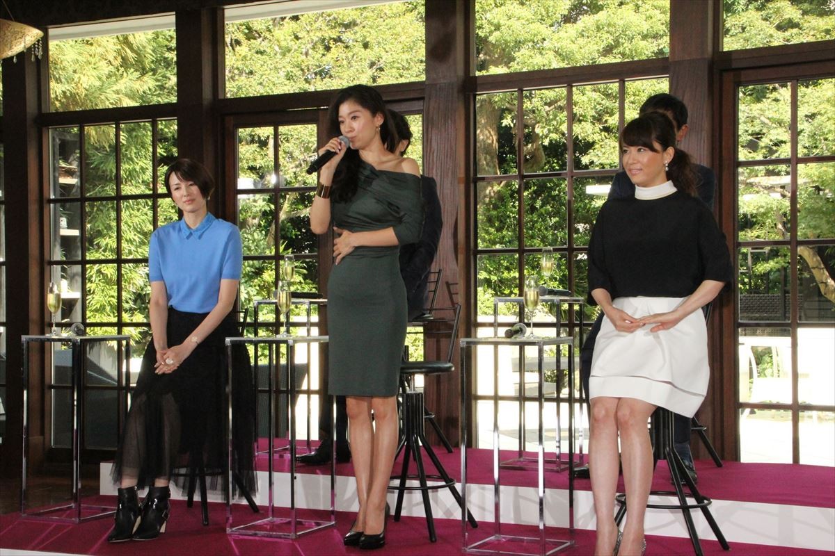 篠原涼子、「偏屈なオトナが好き！」“キュンとする”好みのタイプを明かす