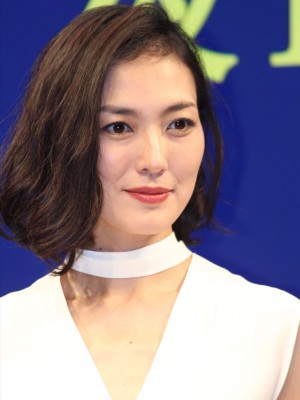 『連続ドラマＷ 海に降る』完成披露試写会に登壇した板谷由夏