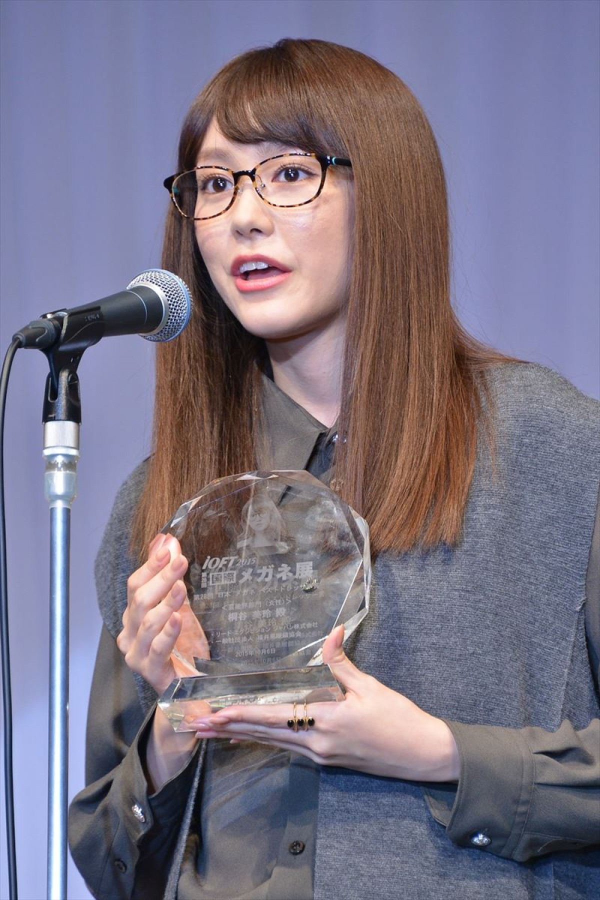 又吉直樹、人生初メガネはヤンキーにシバかれ紛失　“今メガネが最も似合う人”に選出