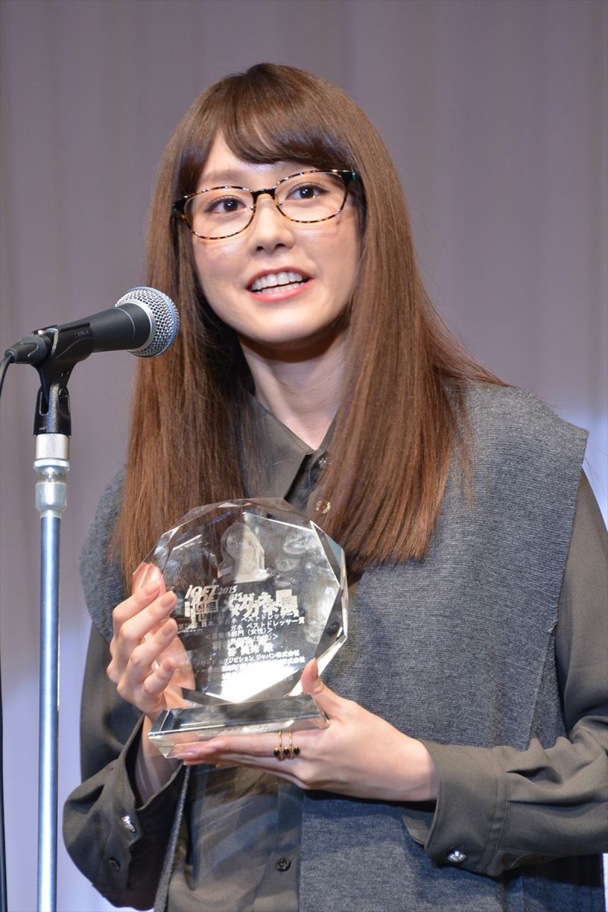 又吉直樹、人生初メガネはヤンキーにシバかれ紛失　“今メガネが最も似合う人”に選出