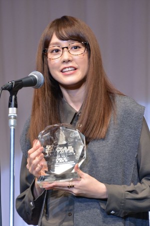 桐谷美玲、「第28回 日本 メガネ ベストドレッサー賞」表彰式にて