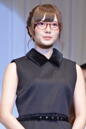 白石麻衣、「第28回 日本 メガネ ベストドレッサー賞」表彰式にて