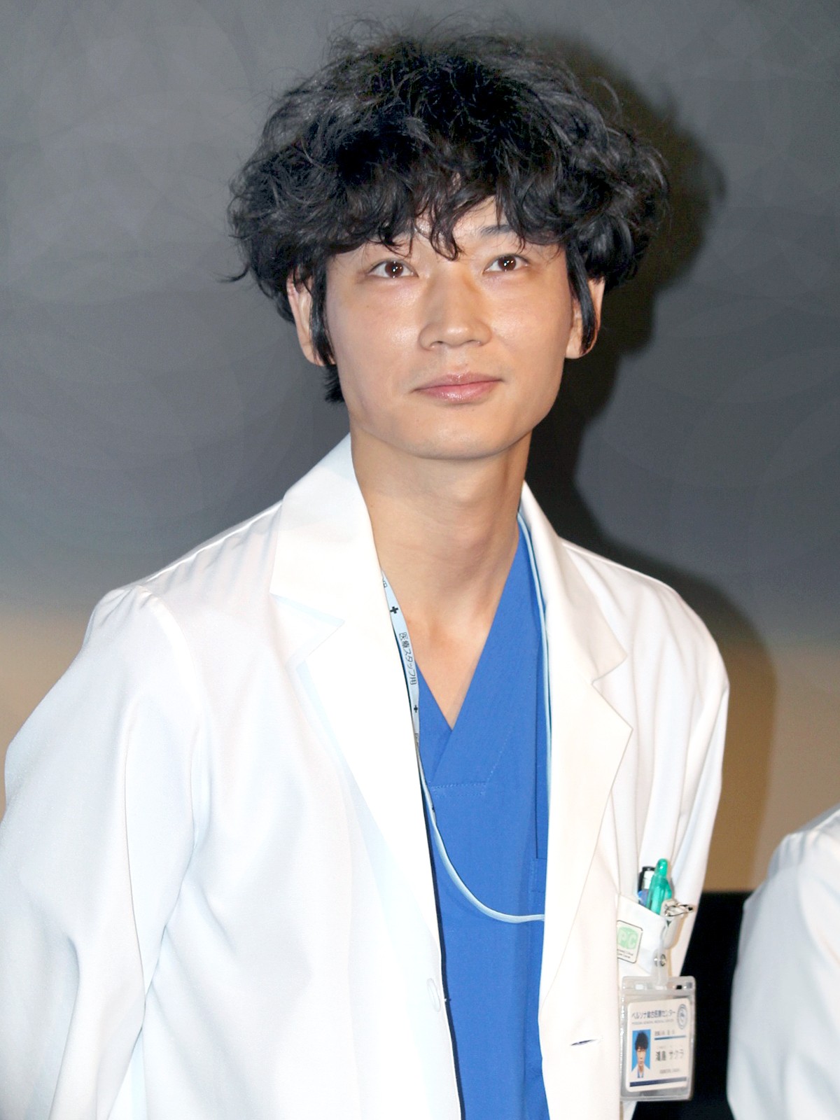 綾野剛「“パパ”って呼ばれたくなった」父性目覚めるも松岡茉優からの「パパ」発言に…