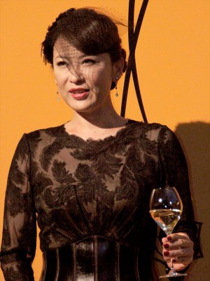 鈴木砂羽、「ヴーヴ・クリコ」期間限定ラウンジ・オープン記念イベントにて