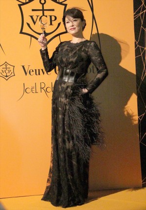 鈴木砂羽、「ヴーヴ・クリコ」期間限定ラウンジ・オープン記念イベントにて