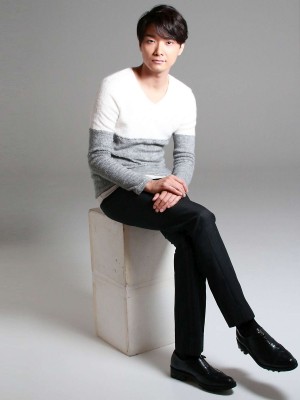 『連続ドラマW　海に降る』に出演する井上芳雄