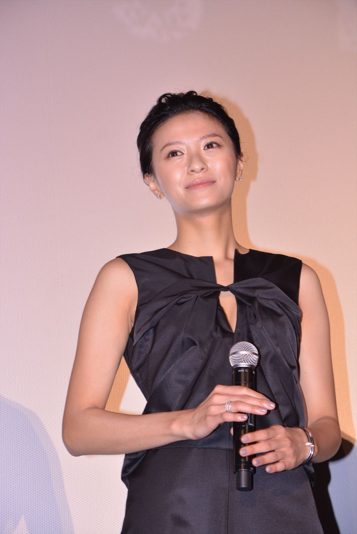 岡田准一、榮倉奈々から恋愛トーク不参加で喝「すぐマイクを下げる！」