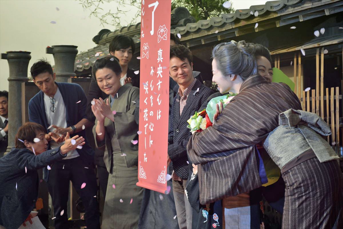井上真央、「こんなに成長できた作品はない」笑顔と涙の『花燃ゆ』クランクアップ