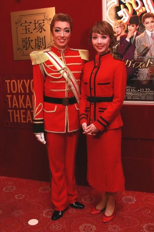 「ガイズ＆ドールズ」囲み取材の様子