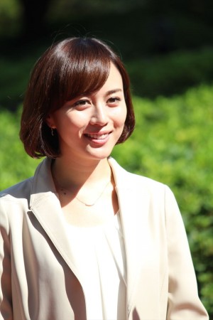 ドラマ『サムライせんせい』制作発表会見に登壇した比嘉愛未