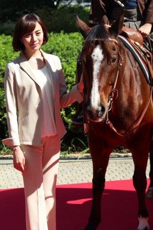 ドラマ『サムライせんせい』制作発表会見に登壇した比嘉愛未