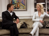 「ヘルファイア・クラブ」のセバスチャン・ショウ（ケヴィン・ベーコン）とエマ・フロスト（ジャニュアリー・ジョーンズ）（※『X-MEN：ファースト・ジェネレーション』の場面写真）