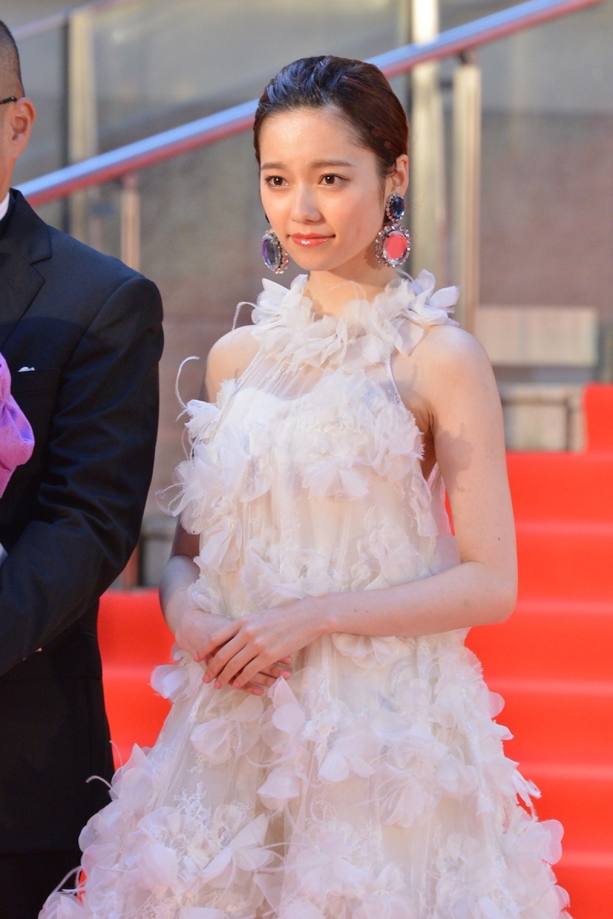 ＜TIFF2015＞AKB島崎遥香、可憐な白ドレス姿で主演ホラーをアピール