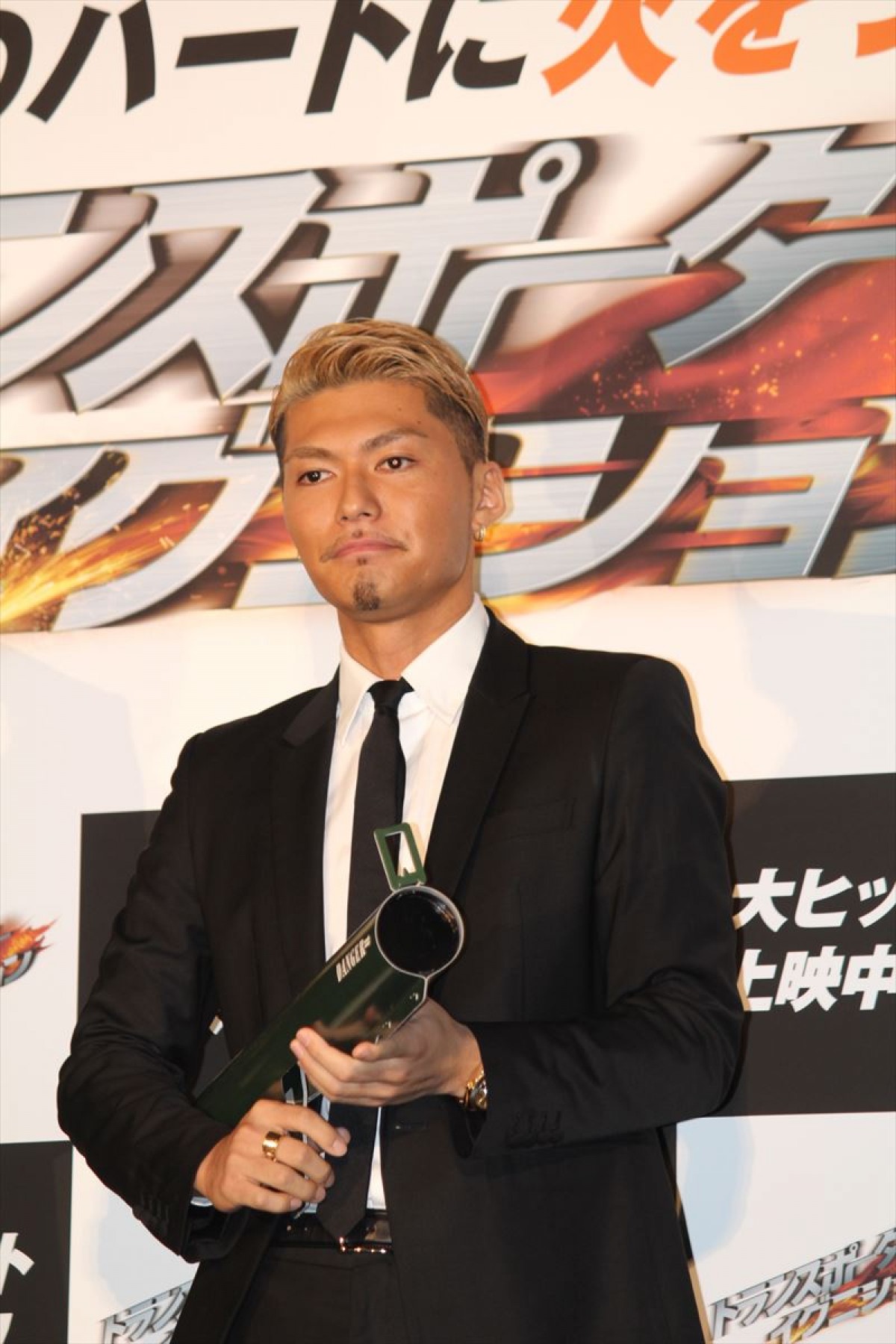 ラグビー五郎丸、「試合より緊張します」映画イベント初登場でSHOKICHIと対面