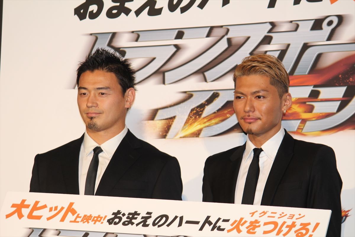 ラグビー五郎丸、「試合より緊張します」映画イベント初登場でSHOKICHIと対面