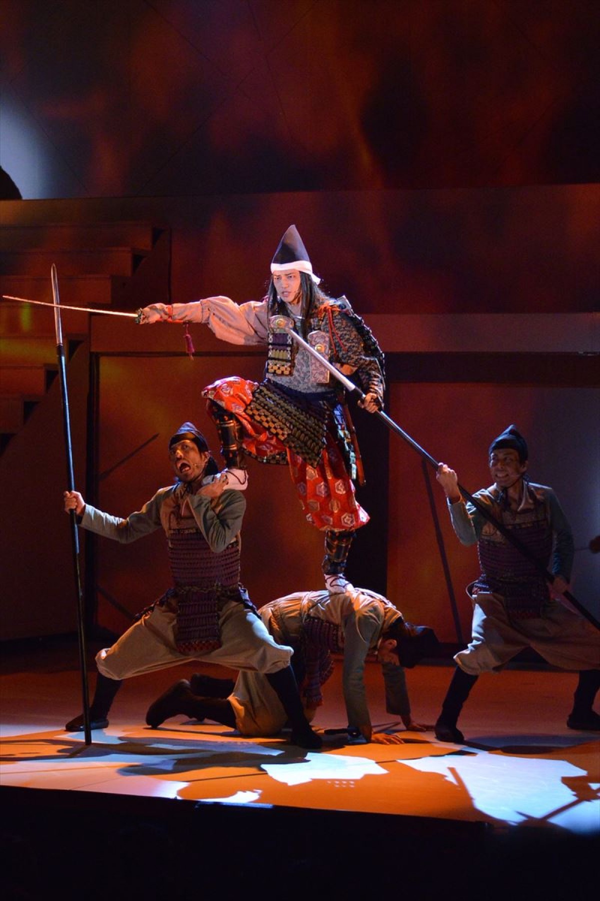 ミュージカル『刀剣乱舞』開演！　躍動する“刀剣男士”が歌い、踊る