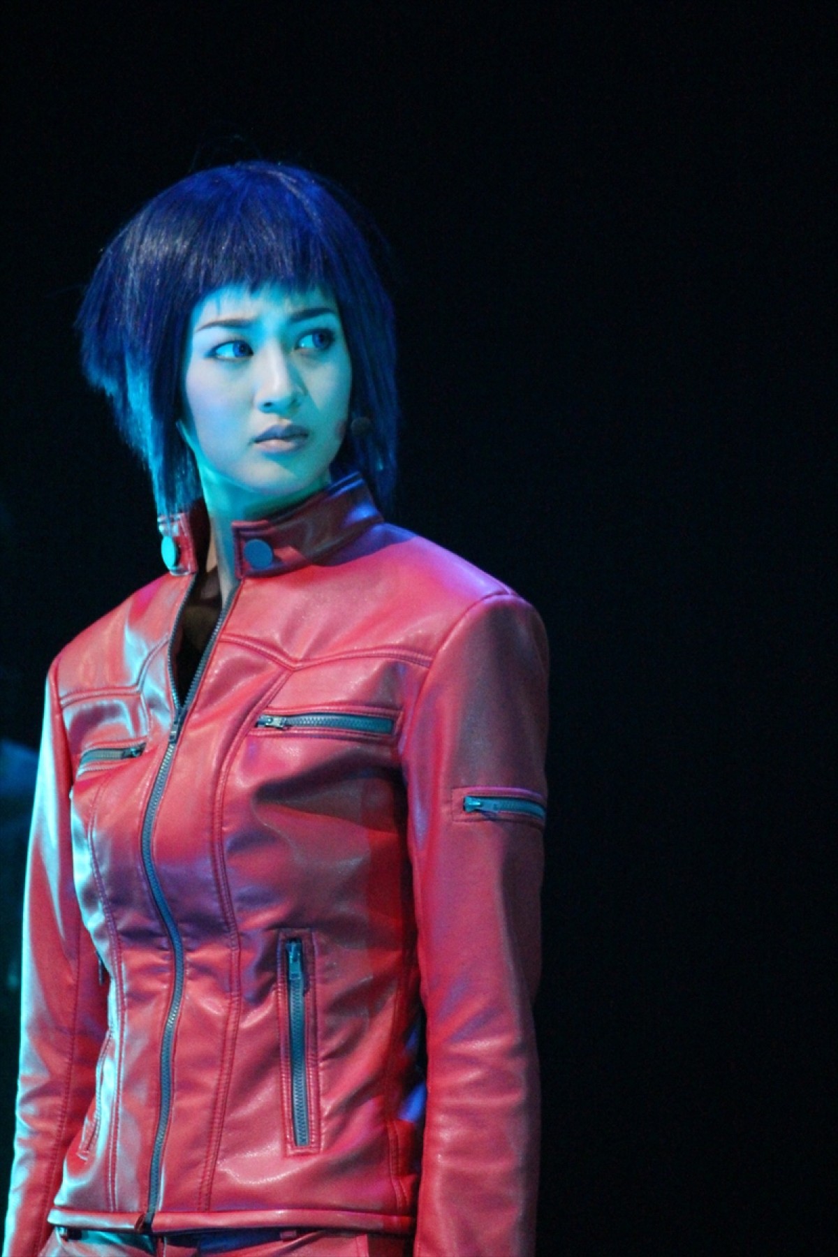 舞台『攻殻機動隊』日本初3D映像を駆使し開幕！　草薙素子、バトーらアクション披露