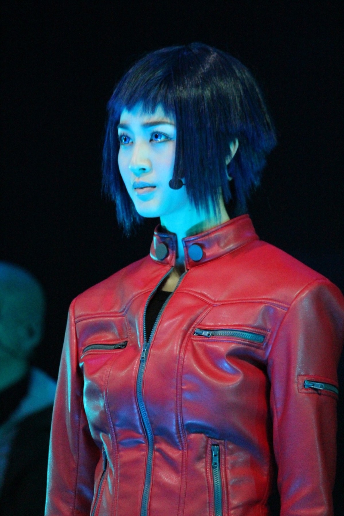 舞台『攻殻機動隊』日本初3D映像を駆使し開幕！　草薙素子、バトーらアクション披露