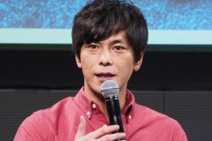 『モンスターハンタークロス』CM完成発表会に登壇した井上聡（次長課長）