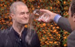 ダニエル・ラドクリフ、水も滴るいい男!? ゲームでびしょ濡れに