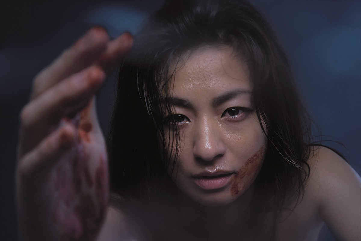 尾野真千子の“完全ノーメイク”披露に「計算外にきれい」 演出家も惚れぼれ