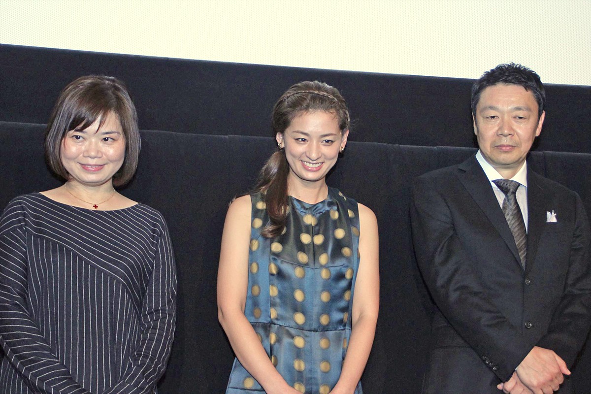 尾野真千子の“完全ノーメイク”披露に「計算外にきれい」 演出家も惚れぼれ