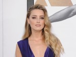アンバー・ハード、夫ジョニデの子供は「最高の贈り物」　継母になった心境を告白