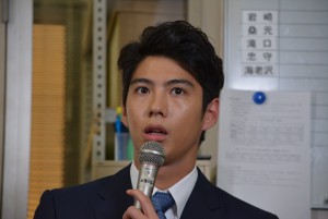 『逃げる女』取材会に出席した賀来賢人