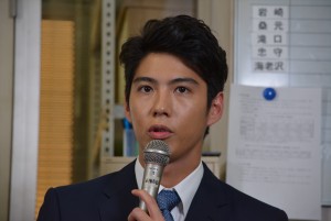 『逃げる女』取材会に出席した賀来賢人