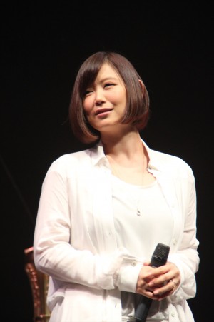 『I LOVE スヌーピー THE PEANUTS MOVIE』ジャパン・スペシャルイベントに登場した絢香