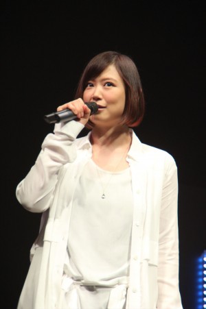 『I LOVE スヌーピー THE PEANUTS MOVIE』ジャパン・スペシャルイベントに登場した絢香