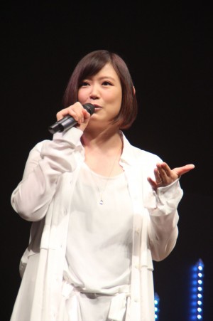 『I LOVE スヌーピー THE PEANUTS MOVIE』ジャパン・スペシャルイベントに登場した絢香