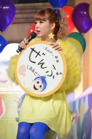 藤田ニコル、『インサイド・ヘッド』ツリー点灯式にて