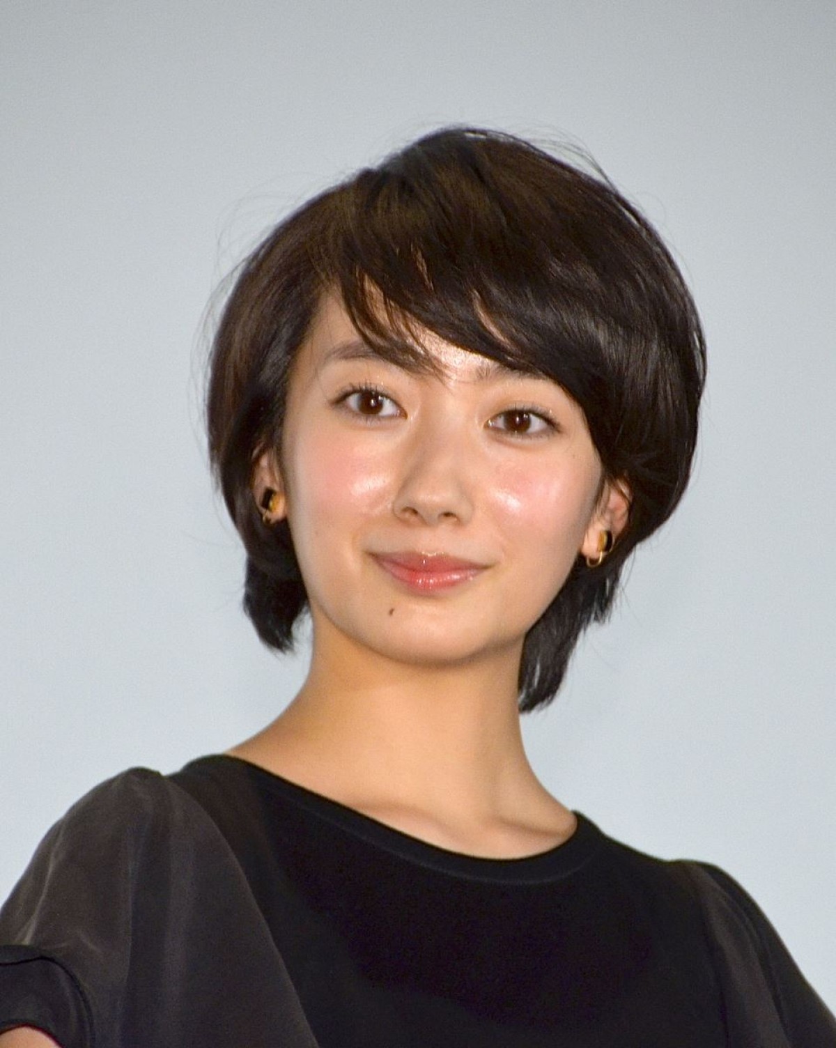 波瑠、朝ドラ・大阪から駆けつける！ 「はるちゃーん！」の声援にニッコリ