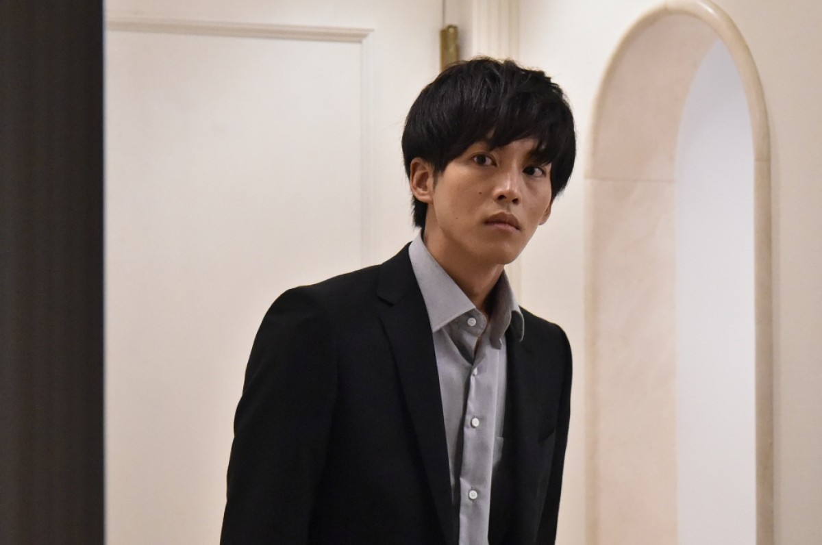 松坂桃李、菜々緒をベッドに押し倒し…ドラマ『サイレーン』悪女の新たな罠